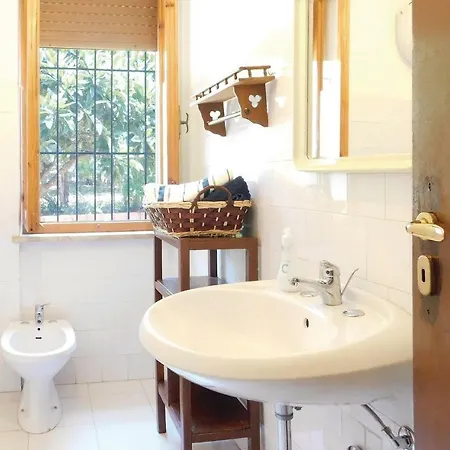 Awesome In W/ 4 Bedrooms بيت للعطل *